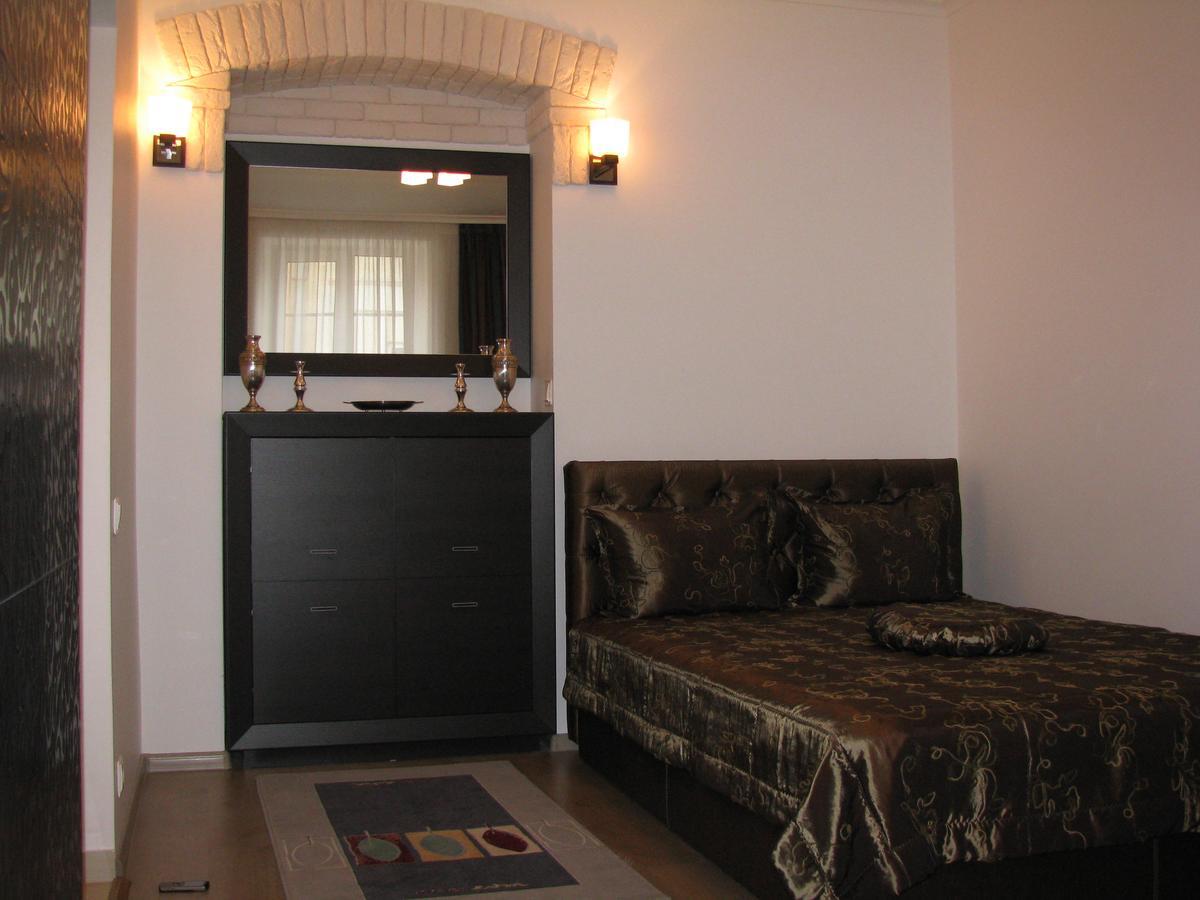 Apartment on Staroievreiska Lviv Buitenkant foto